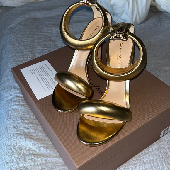 Gianvito Rossi Shoes - Gianvito Rossi gold heels